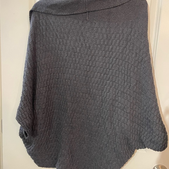 Gray Jennifer Lopez Sweater - Picture 4 of 4